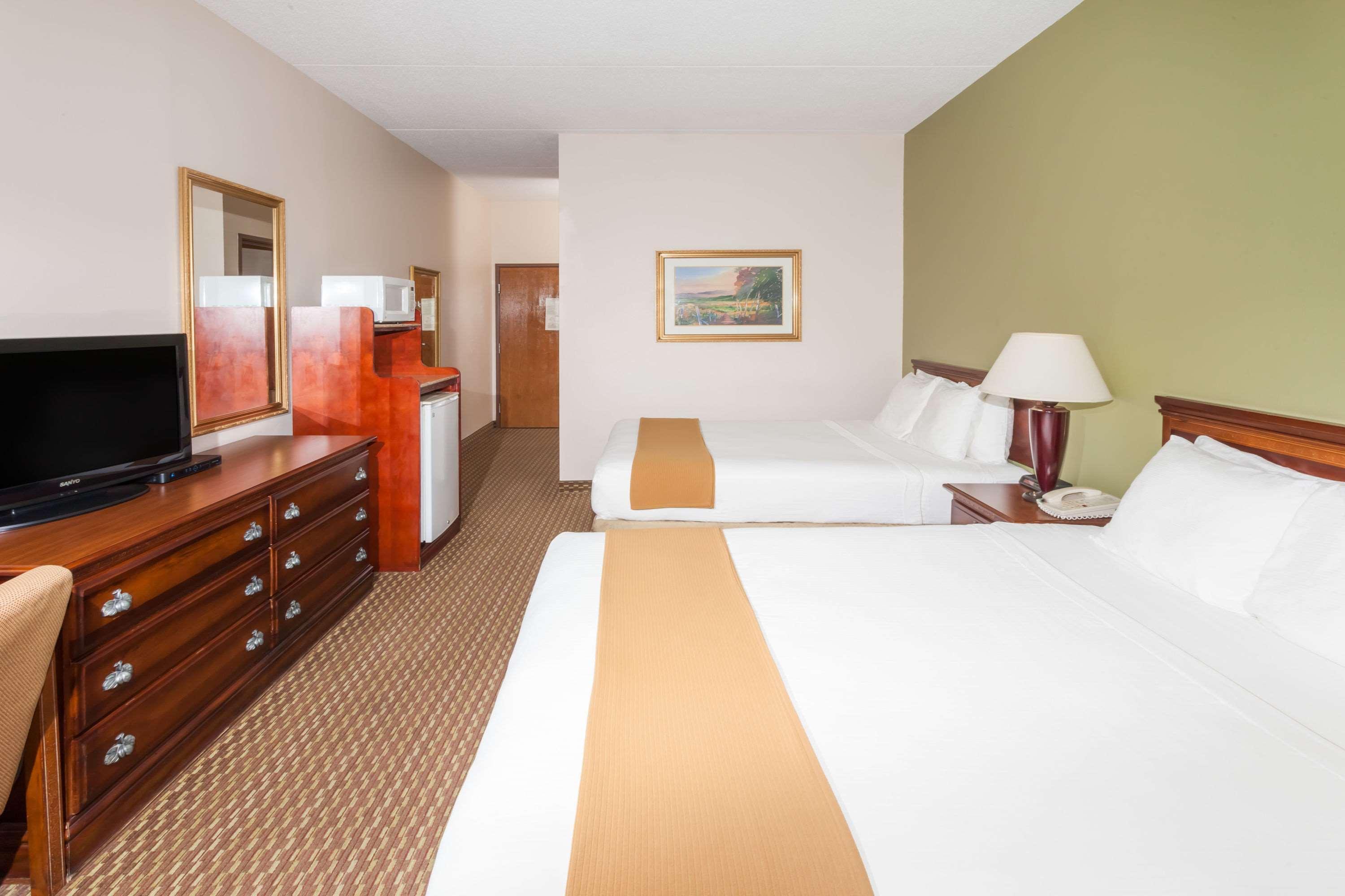 Baymont By Wyndham Lafayette - Purdue University Eksteriør billede